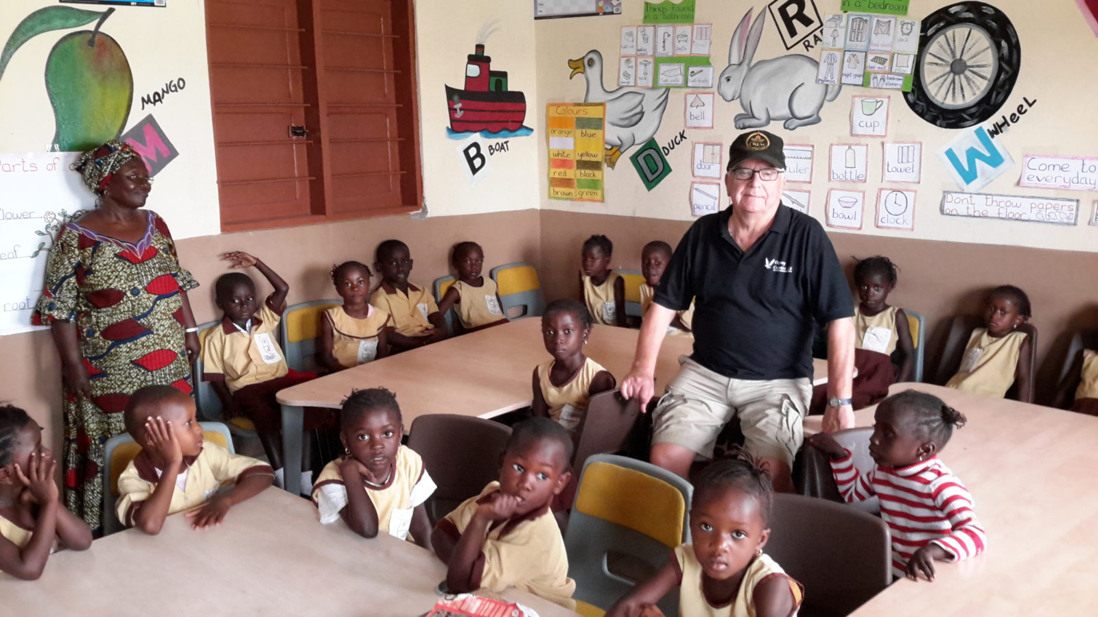 Gambialainen koulu Leijonien avun piirissä
